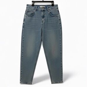 Stylish Women's Straight Leg Jeans in Classic Blue